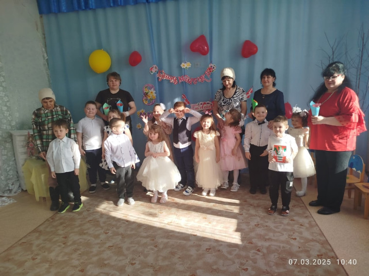 8 марта.